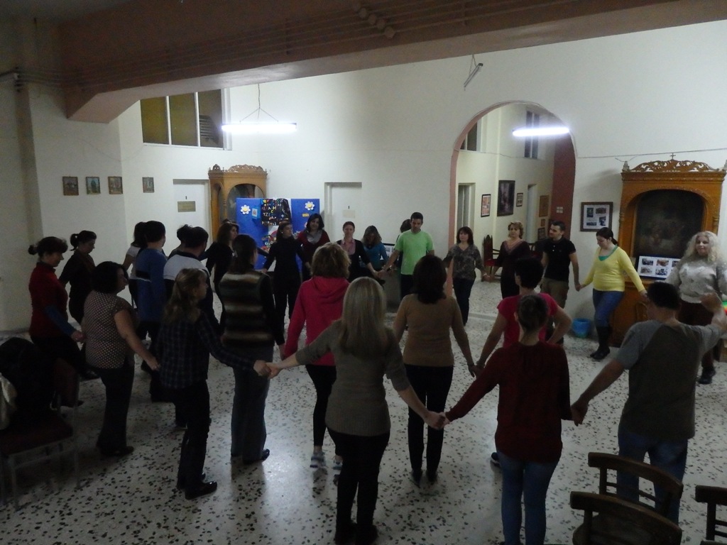 Μαθήματα παραδοσιακών χορών στο ναό μας για το 2013