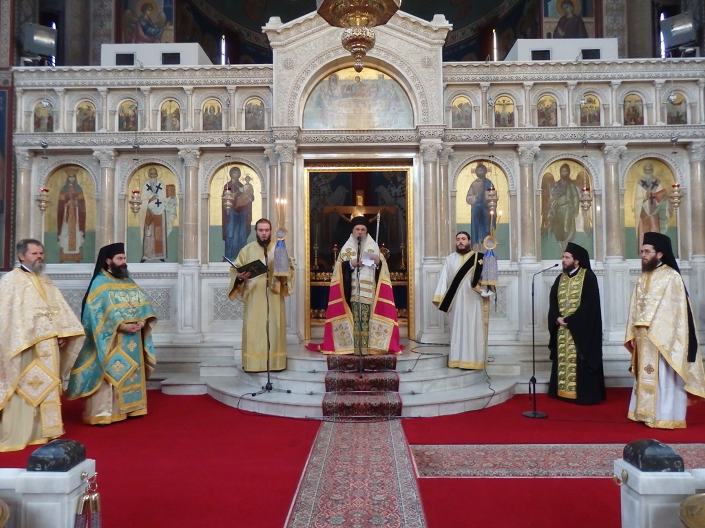 Θεία Λειτουργία για τις εθελόντριες και τους ευεργέτες της Μητροπόλεώς-Δεκέμβριος 2013