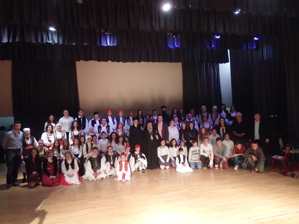 Το χορευτικό του ναού μας στη γιορτή του γραφείου νεότητας της μητροπόλεώς μας-Μάρτιος 2014