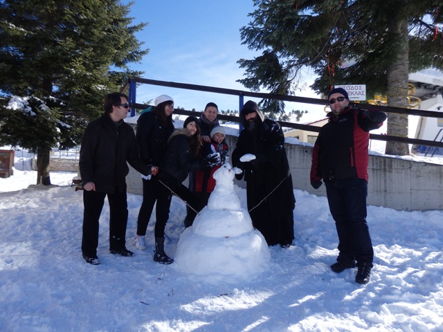 Οι Νέοι του Ναού μας στα χιόνια.
