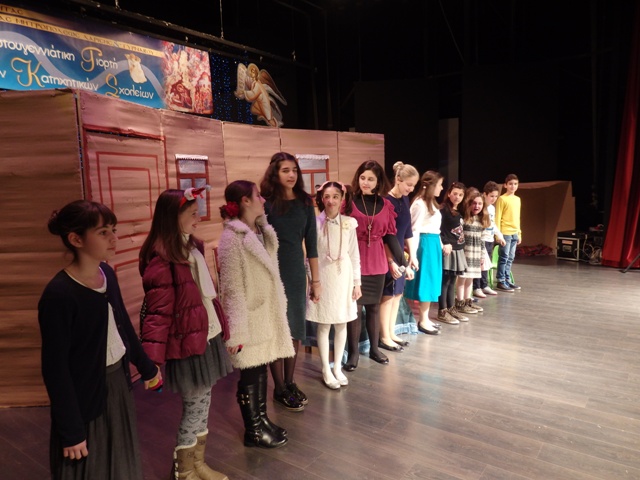 Τα κατηχητόπουλά μας στη μεγάλη χριστουγεννιάτικη εορτή της Μητροπόλεώς μας.