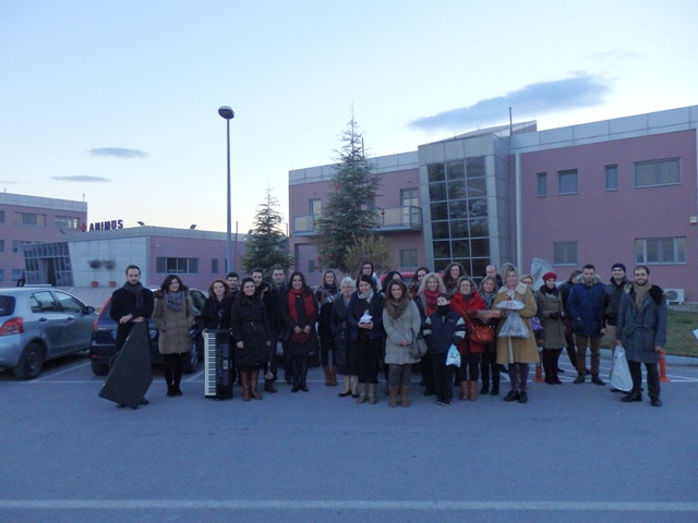 Σκόρπισαν χαρά στους συνανθρώπους μας Νέοι του Ναού μας.