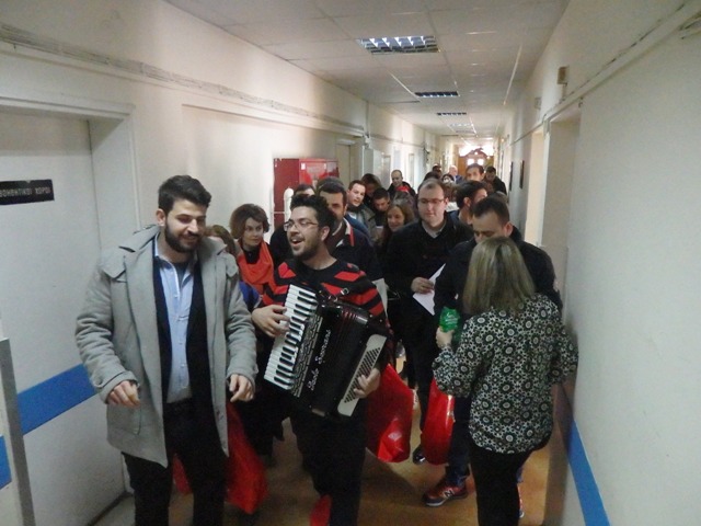 »Καλήν ημέραν άρχοντες» από τους Νέους του Ναού μας τα Χριστούγεννα.