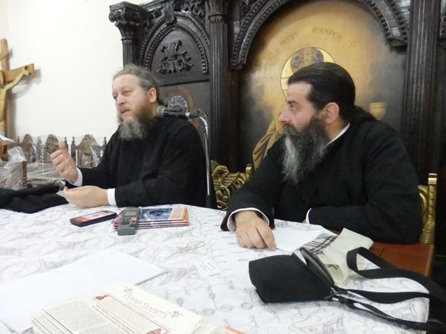 π.Θεμιστοκλής στους Νέους του Ναού μας:»απαραίτητος ο πνευματικός πατέρας για τη σωτηρία μας».