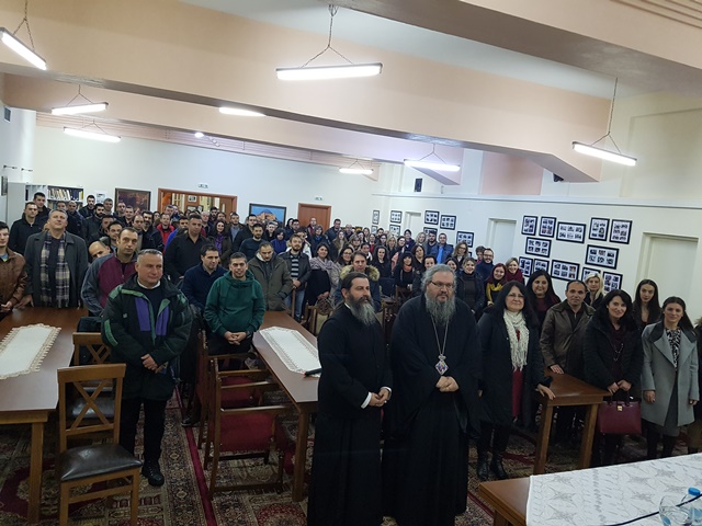 Ο Σεβασμιώτατος στη σύναξη των Νέων μας.